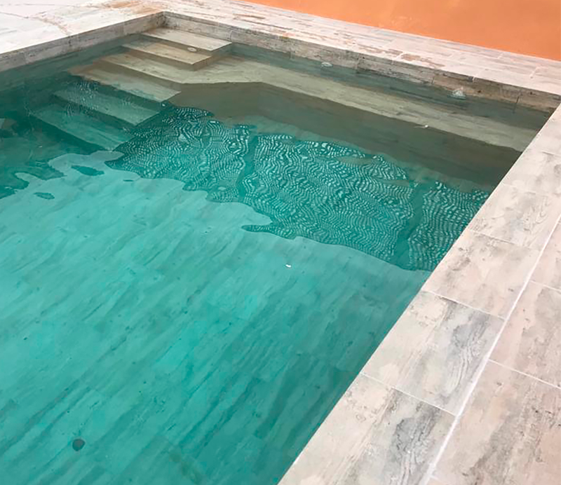 revestimiento piscinas imitacion madera